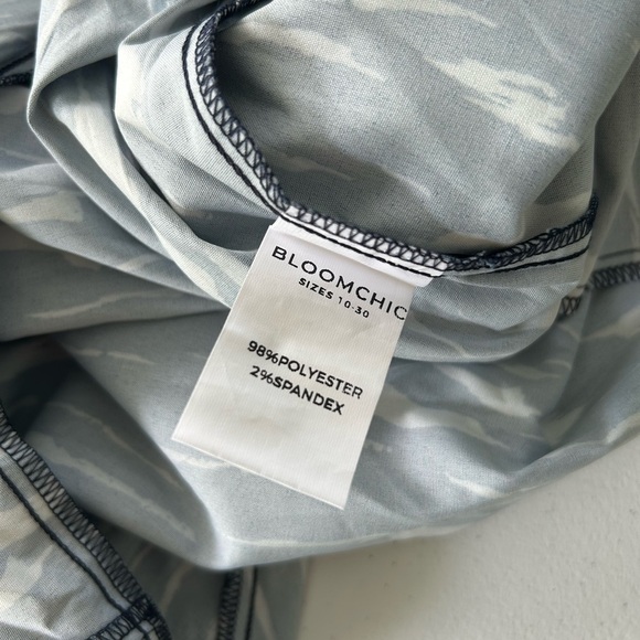 NWT! Blue & White Wide Leg Pocket Pants Size 22-24 or 3X - Picture 5 of 6